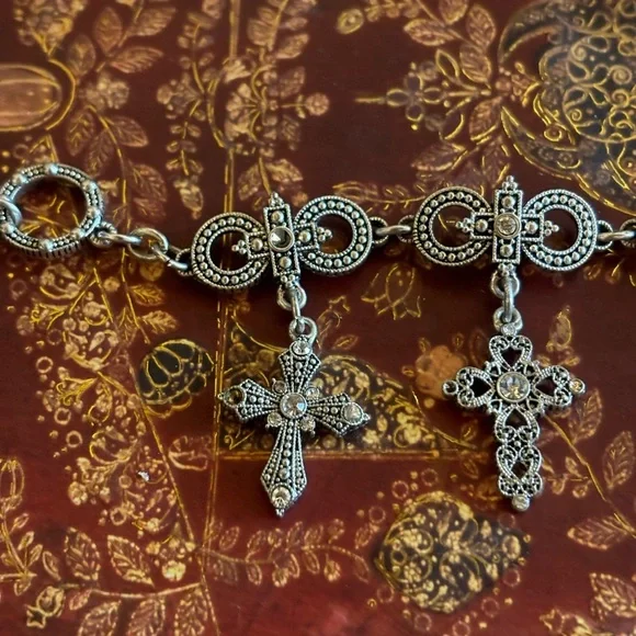 Silver tone Cross bracelet 8” - Picture 5 of 7